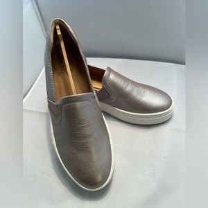 Naturalizer Carly 3 Slip-On Sneaker. Women’s 6US. New in original box. Silver